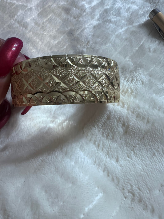 “Glam” Goldfilled Bangle Size 6