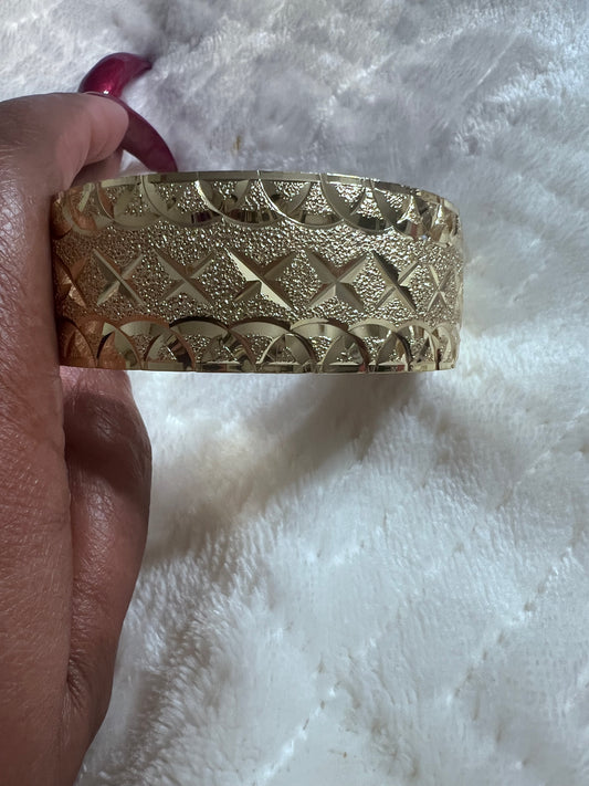 “Glam” Goldfilled Bangle Size 6